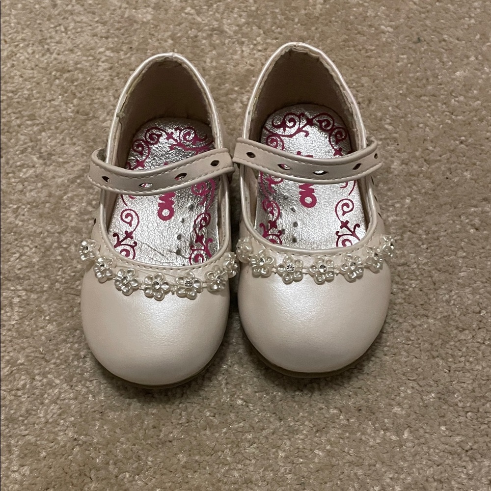 Jessica Simpson Cream Kids Dress Shoes with Floral Accents